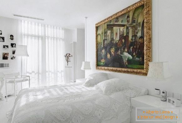 Bela spavaća soba u mešovitom stilu