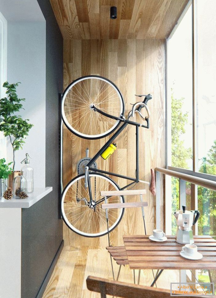 Bicikl na balkonu