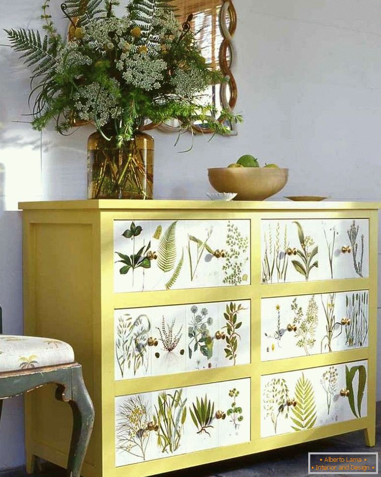 style-cheby-chic-in-interior-living-room-photo-decoupage-chest-by-hands