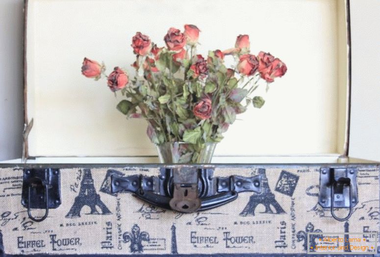 decoupage-trunk-with-roses