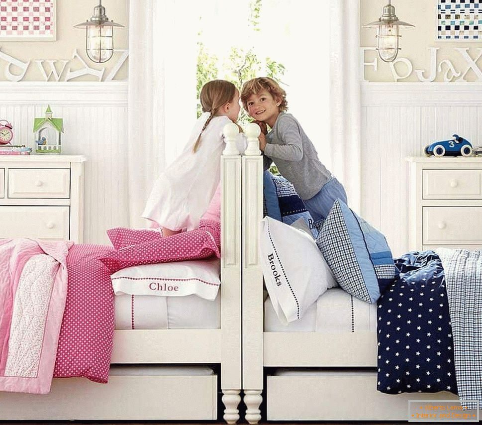 Uobičajeni čelik kreveta u dečijoj sobi za dvoje dece suprotnog pola