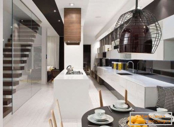 Moderan dizajn enterijera privatne kuće - fotografija na prvom spratu