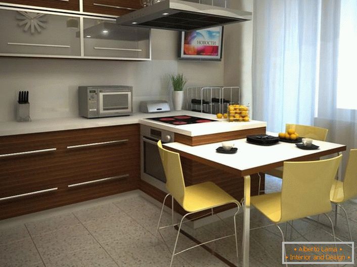 Kuhinja u stilu minimalizma, ništa suvišno. Trpezarijski prostor je odvojen bojom svetle kreme. Dizajner je odličan.