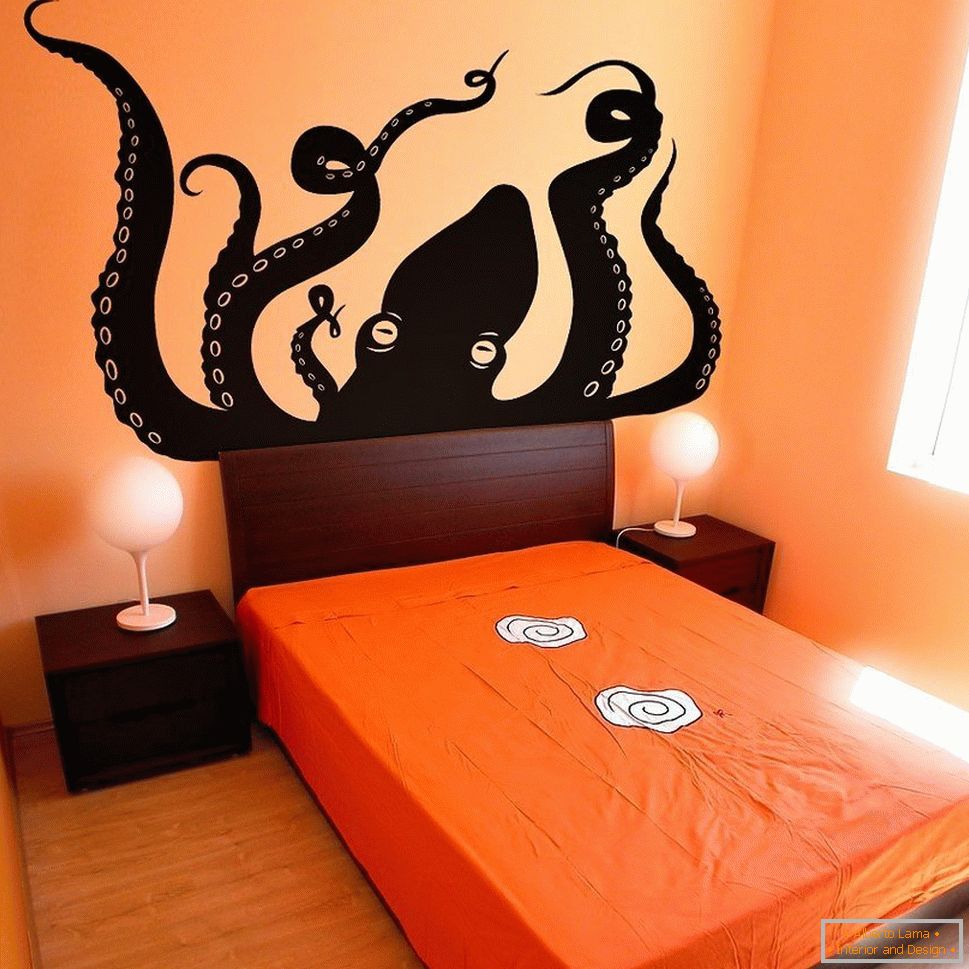 Hobotnica na zidu spavaće sobe