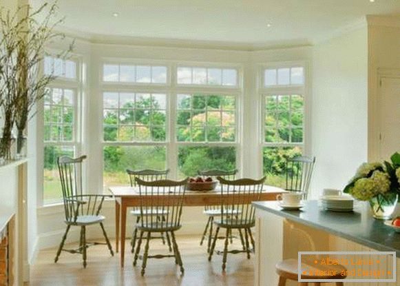 dizajn kuhinje dnevne sobe sa prozorom, foto 34