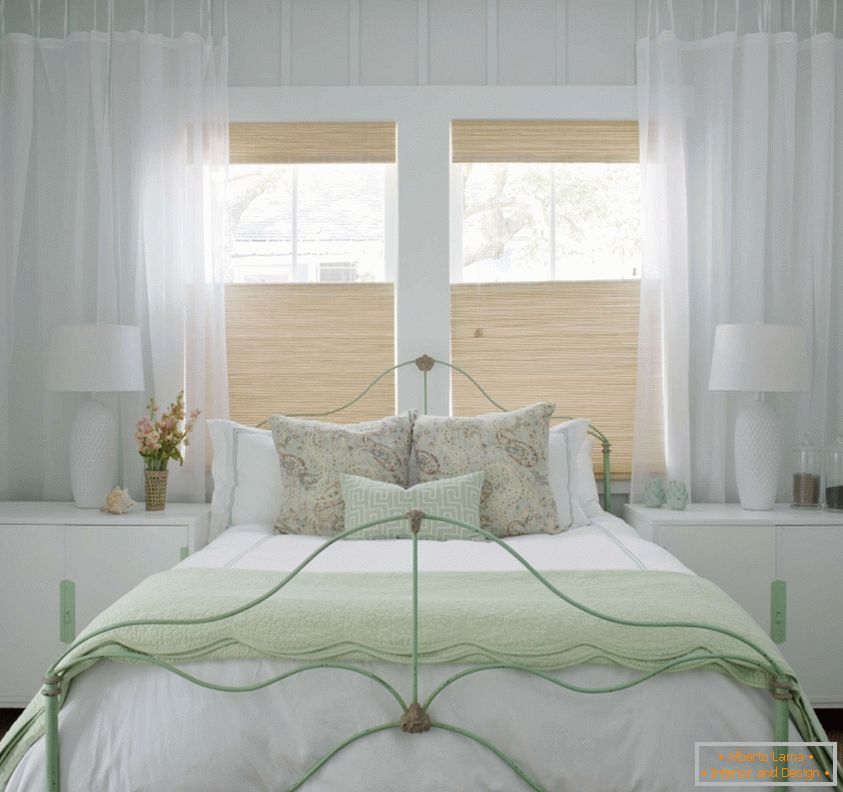 Delikatna bela spavaća soba u stilu Provanse