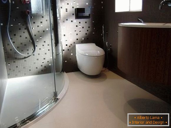 Kombinirano kupatilo sa visećim vodovodom i tušem