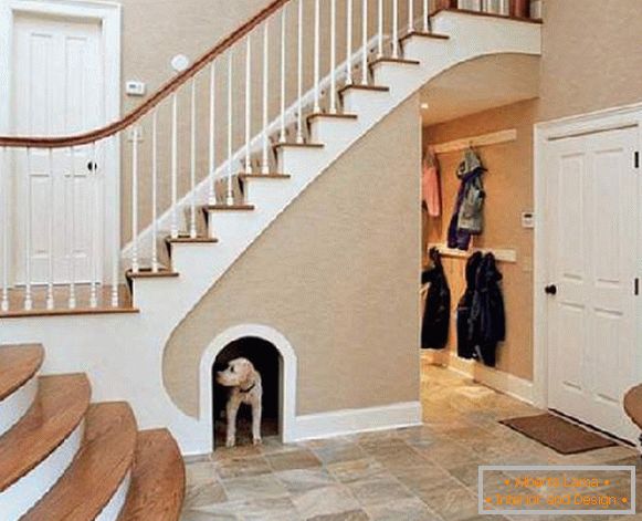 hodnik u kući sa stepenicama dizajn fotografija, foto 38