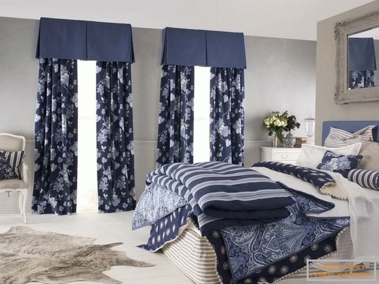 Kombinacija boje zavesa i tekstila u spavaćoj sobi