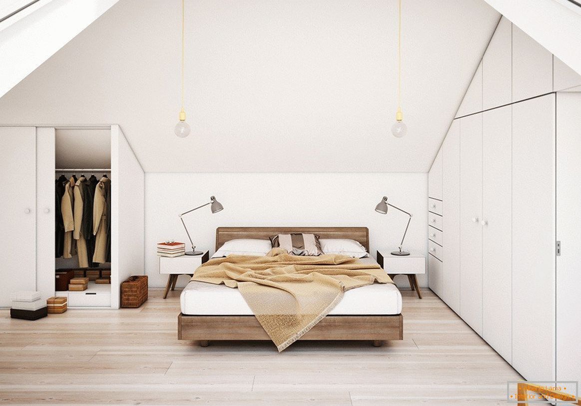 Bijela spavaća soba na potkrovlju