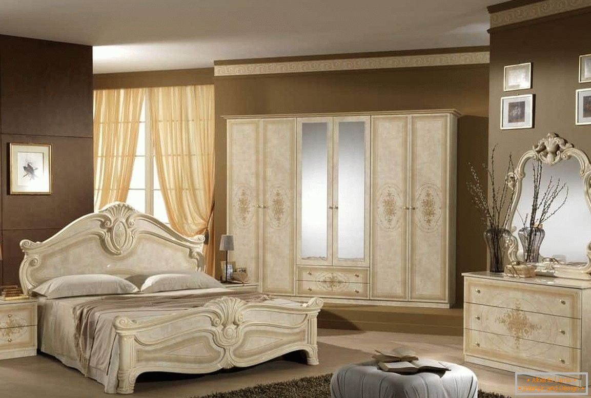 Dizajn klasične spavaće sobe - bež mebl i braon zidovi