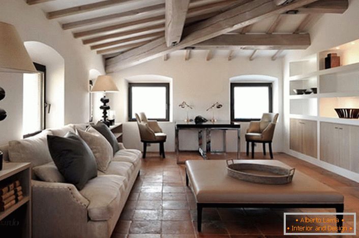 Mansard u stilu šale - доказательство того, что деревенский стиль может быть элегантным и роскошным. Правильно подобранные элементы декора делают атмосферу комнаты уютной и комфортной. 