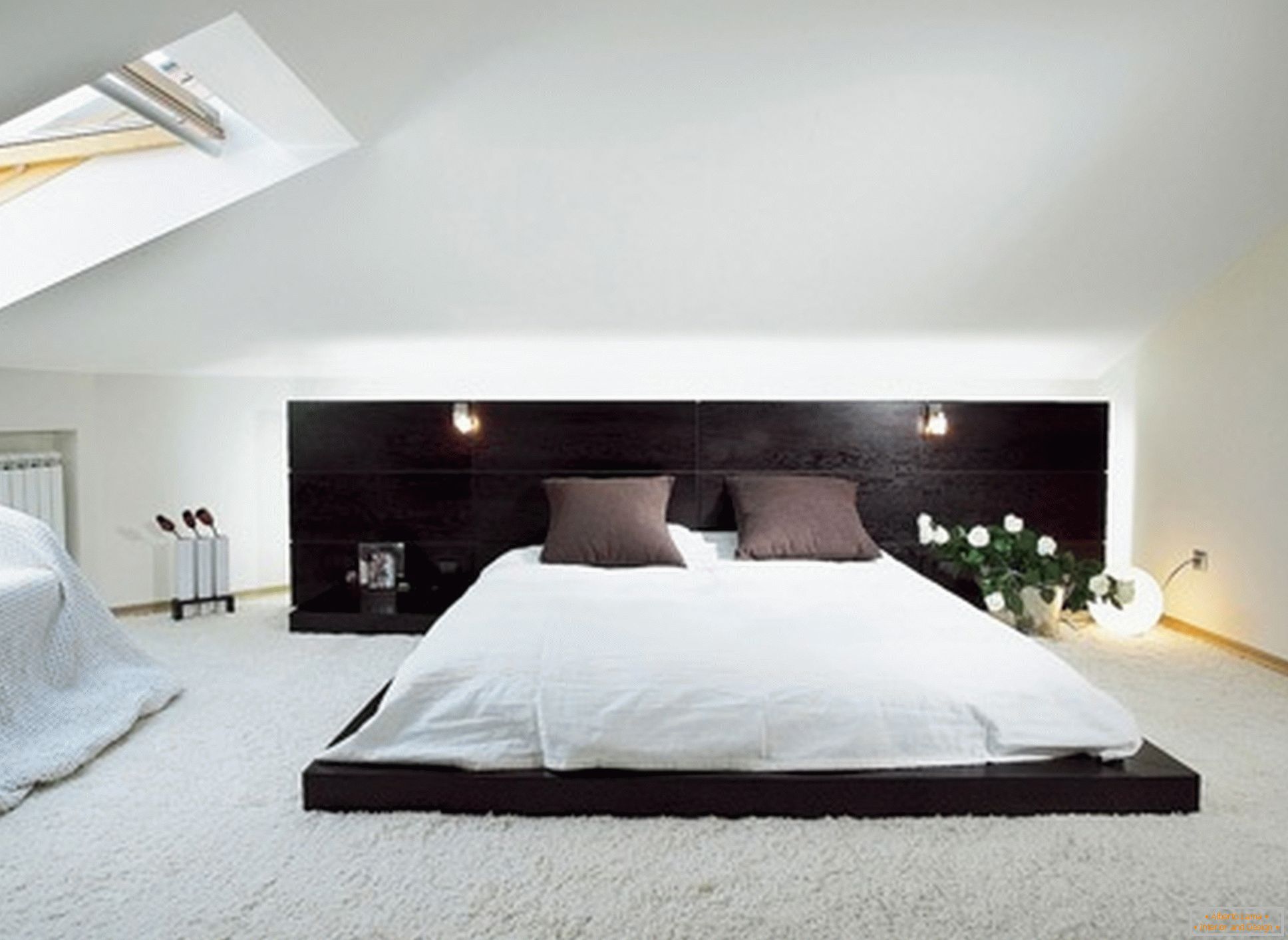 Luksuzna spavaća soba u stilu minimalizma - primer uspešnog dizajna male sobe na podu potkrovlja.