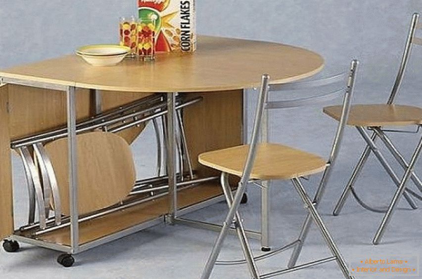 Kuhinjski sto i stolice