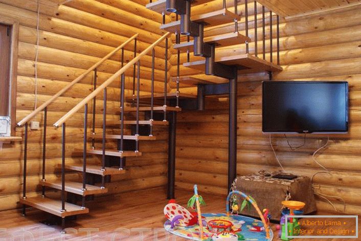 Modularno stepenište pogodno za sve generacije stanovnika kuće. Elegantan, lagan dizajn, štedi prostor u kući i brzo sklapa.