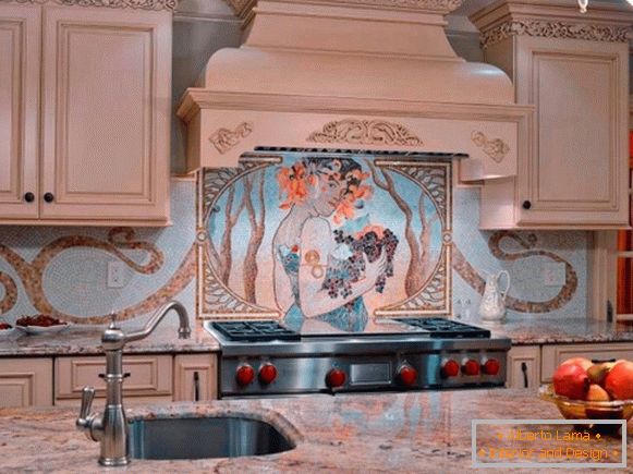 Kuhinja bočica u obliku prekrasnog mozaika
