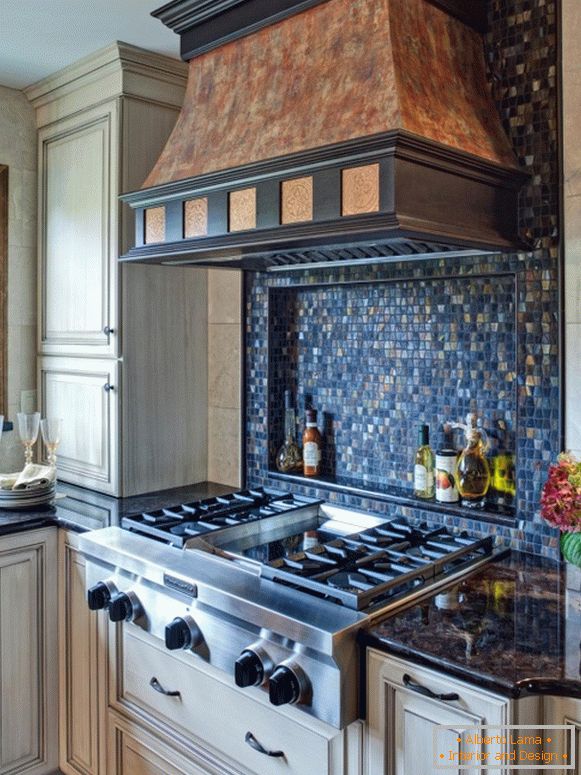 Kuhinja bočni sa pločicama mozaik
