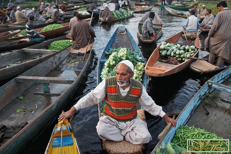 Prodavac na brodu, Indija