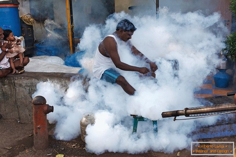 Čovek u dima, Indija