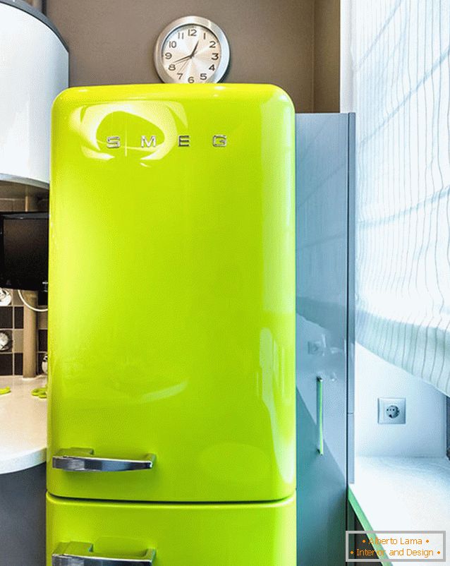 Savremeni svetlo zeleni frižider