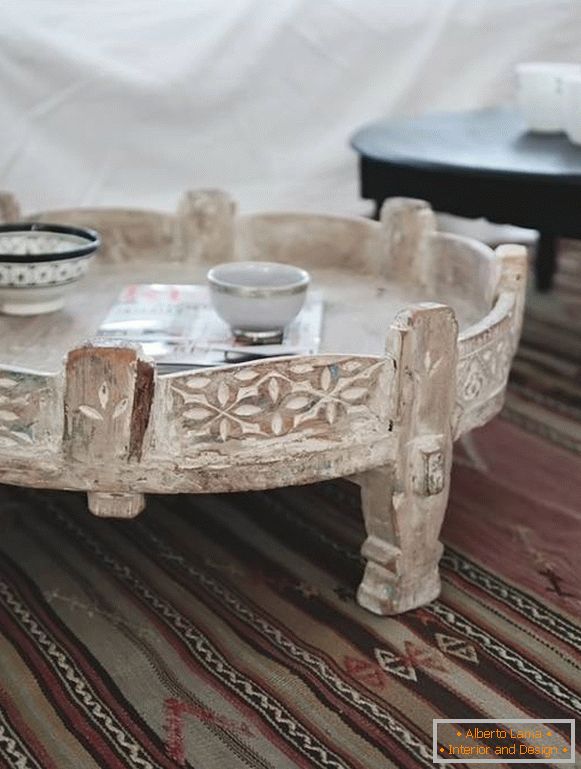 stol u marokanskom stilu