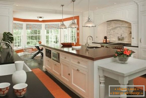 Acker kuhinja u narandžastoj boji