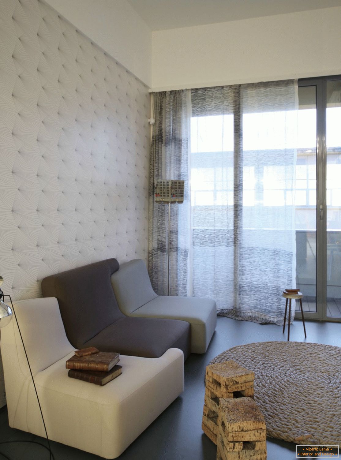 Unutrašnjost malog apartmana u Torinu, Italija
