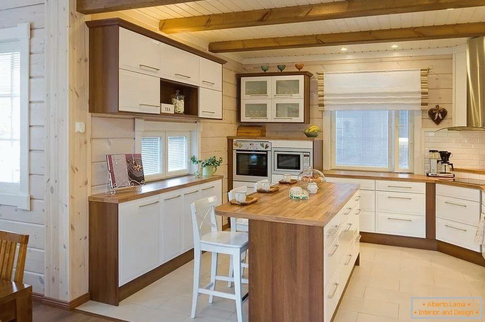 Kuhinja u kući od drvene građe