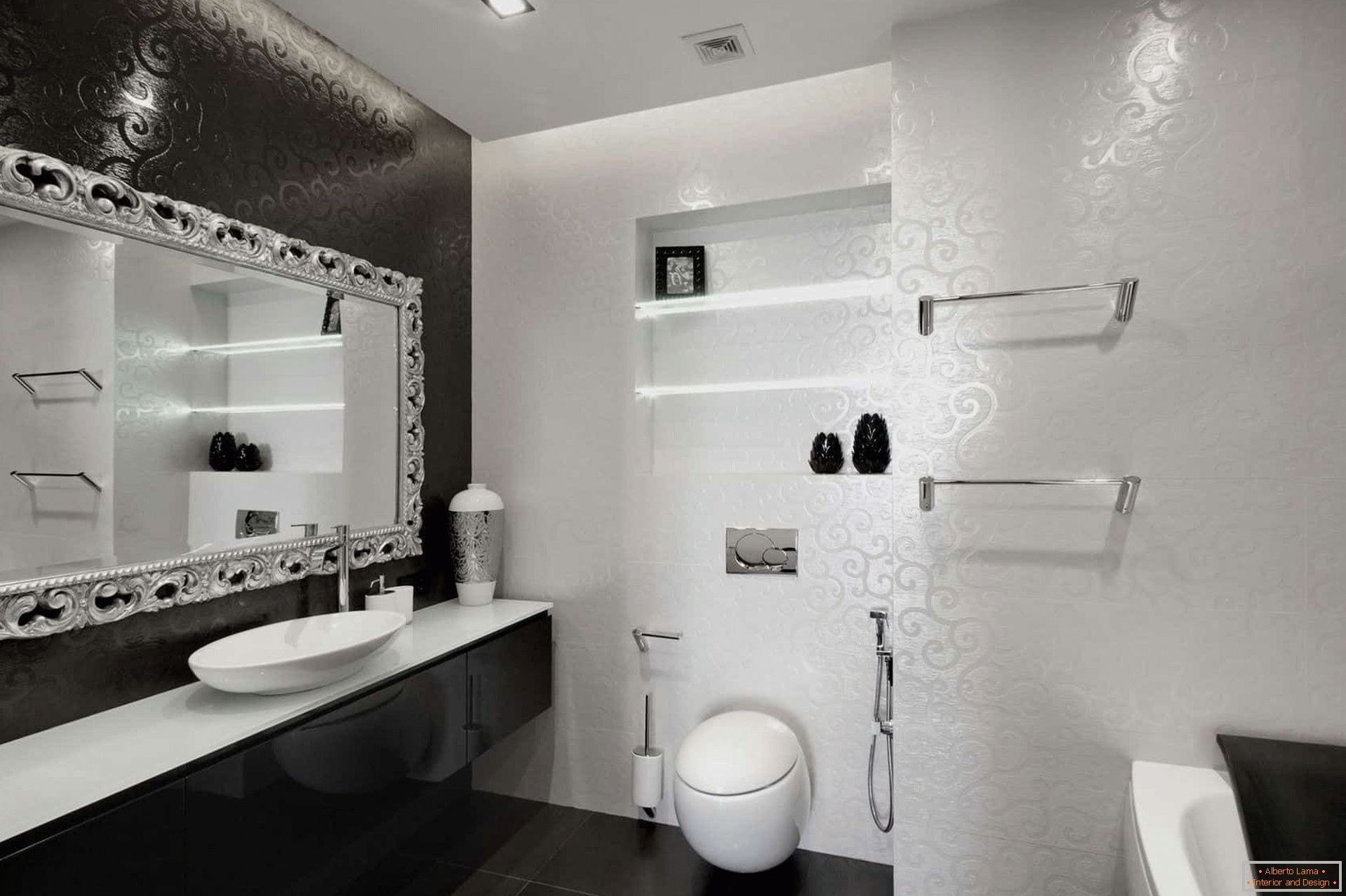 Crno-belo kupatilo sa kadom