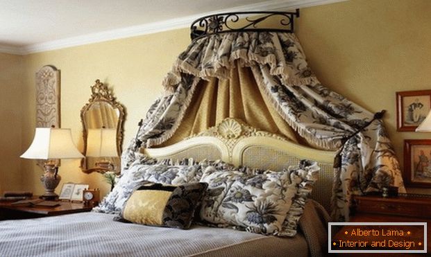 fotografija spavaće sobe u francuskom stilu