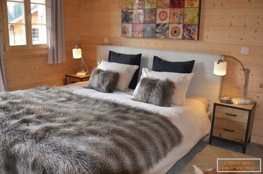 Topla i udobna spavaća soba u vili