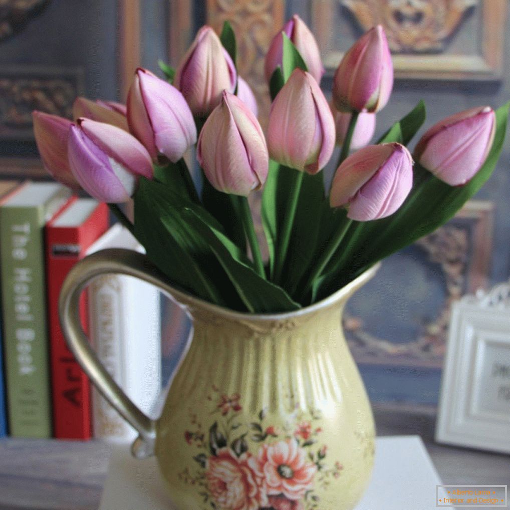 Monobook od umjetnih tulipana