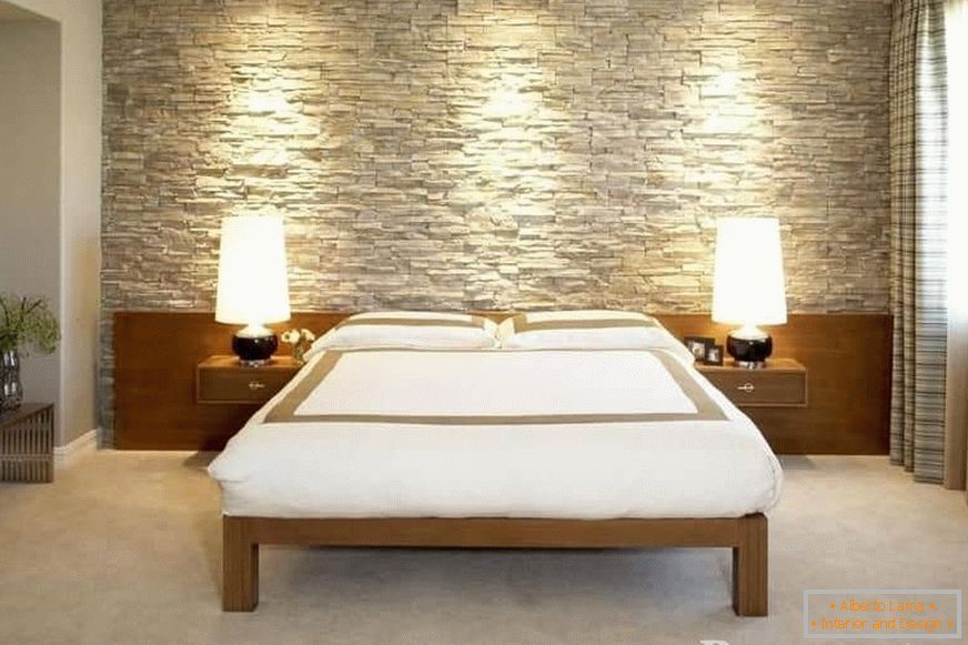 Kameni zid u spavaćoj sobi u skandinavskom stilu