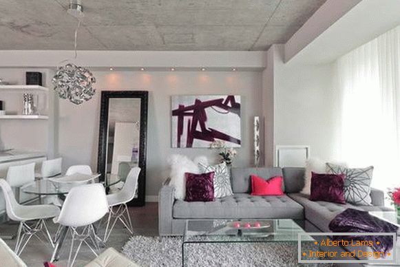 Siva boja boje u unutrašnjosti stana u stilu potkrovlja