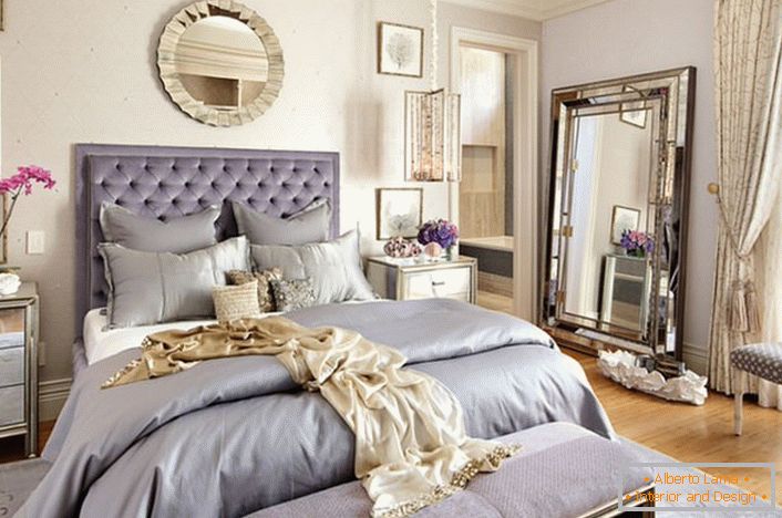 Moderan dizajn pompezne spavaće sobe u stilu Art Nouveau. Iako ovaj opseg nije poseban za stil, unutrašnjost izgleda elegantno i efikasno. 