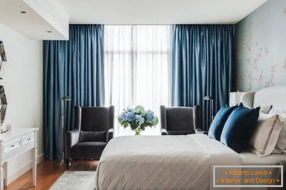 Koje zavese će odgovarati plavoj pozadini - u dizajnu spavaće sobe