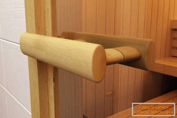 Drvena ručka za staklena vrata u saunu napravljena od krečnjaka