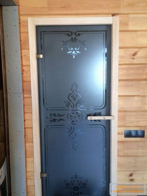 Neobična staklena vrata za saune i kupke od neprozirnog stakla