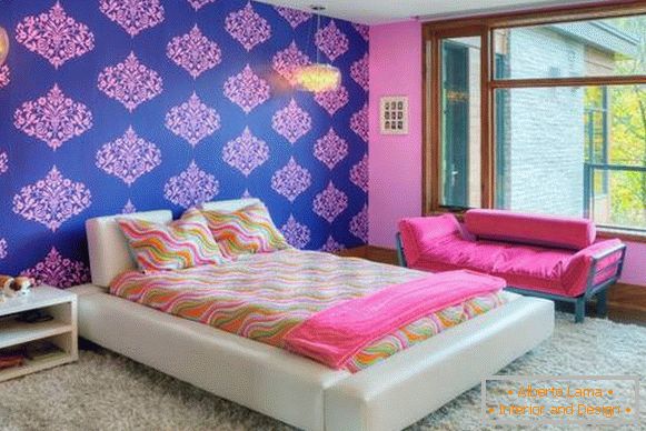 Dizajn ljepljivih zidova sa različitim tapetama - fotografija spavaće sobe