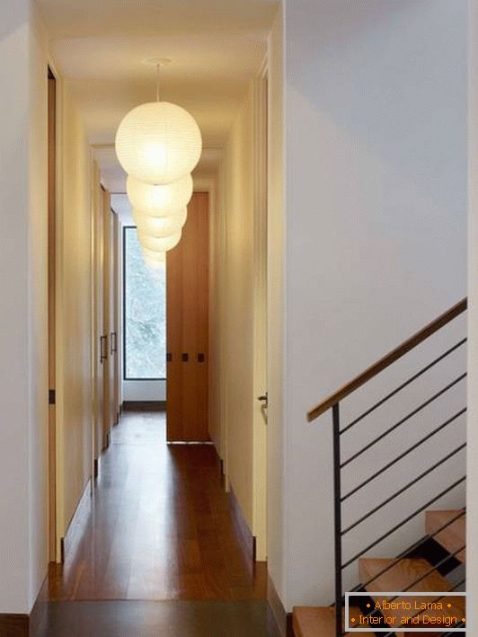 Suspendovana svetlost u dizajnu koridora