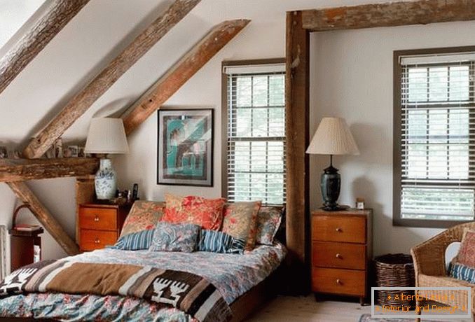 Eklektična spavaća soba sa dekorskim stilom u zemlji