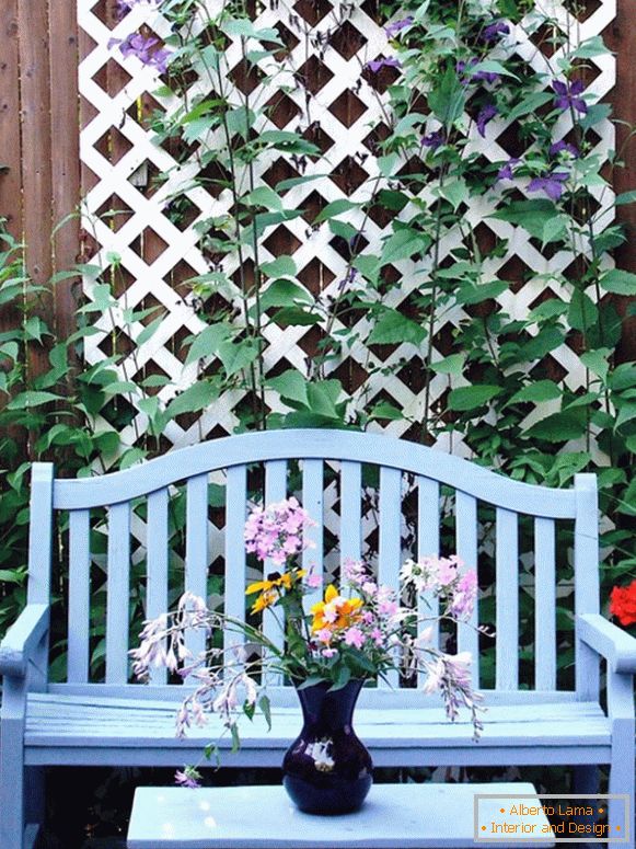 Ideja za ukrašavanje ograde u dvorištu