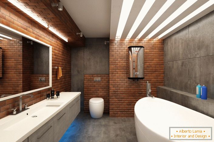 Simulacija zidova u kupatilu u stilu potkrovlja harmonično se kombinuje sa snežno bijelim namještajem.
