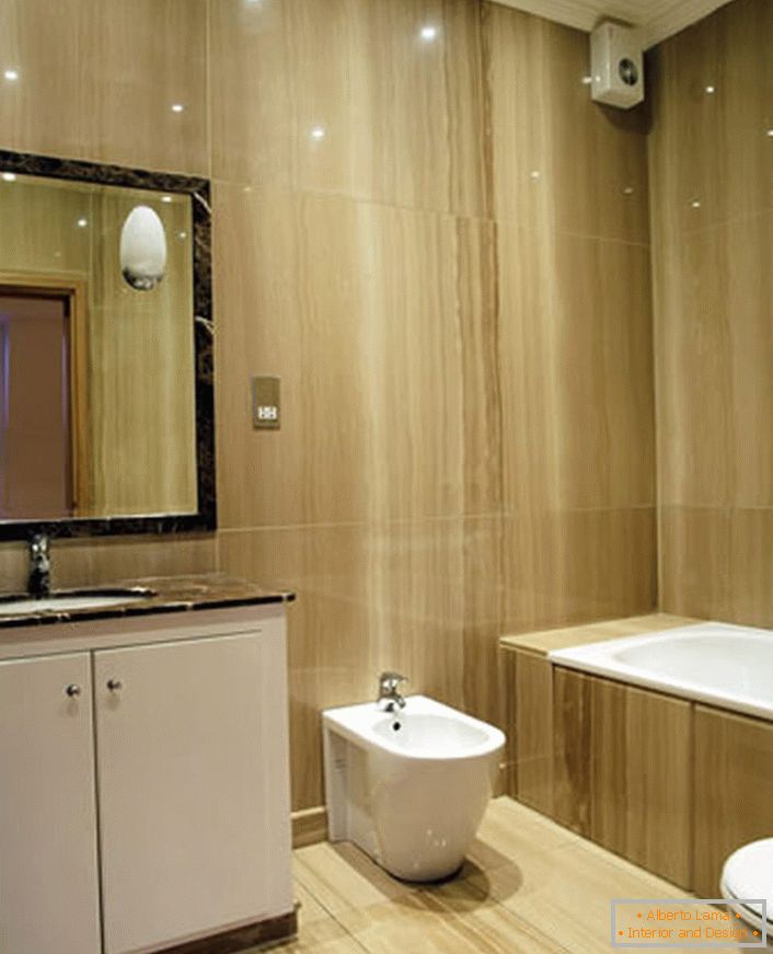 Laconski enterijer kupatila u stilu minimalizma organski se uklapa u mali prostor.