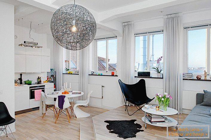 Studio apartman površine 40 kvadratnih metara. Ukrašen je u skandinavskom stilu. 