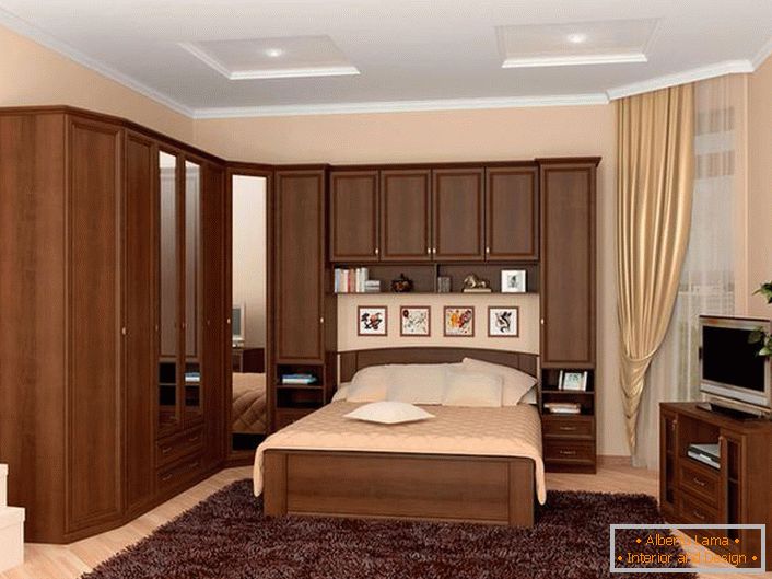 Praktično rešenje za smeštaj u spavaćoj sobi je modularni apartman koji radi na krevetu. Efikasna ušteda prostora.