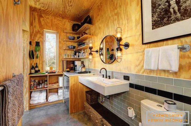 Mala jeftina drvena kuća u SAD: туалет и кухня
