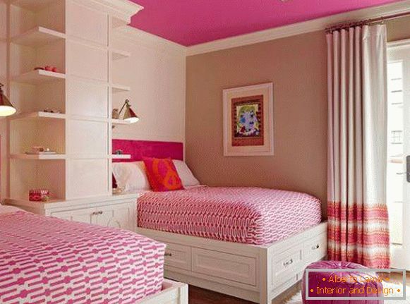 Dizajn roze spavaće sobe za dvije djevojke