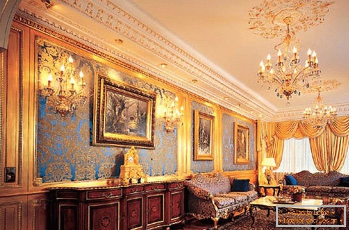 Dnevni boravak u kući velike francuske porodice. Stil imperije u sobi za goste pokazuje status vlasnika kuće. Royal, skupi apartmani su zanimljivi sa pravom kombinacijom detalja. Fretwork na zidovima, lampe, lusteri i zlatnim lambrequinima skladno gledaju u celokupnu sliku unutrašnjosti. 