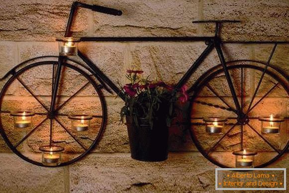 Kreativni kovani svijećnjak Bicikl - fotografija na zidu